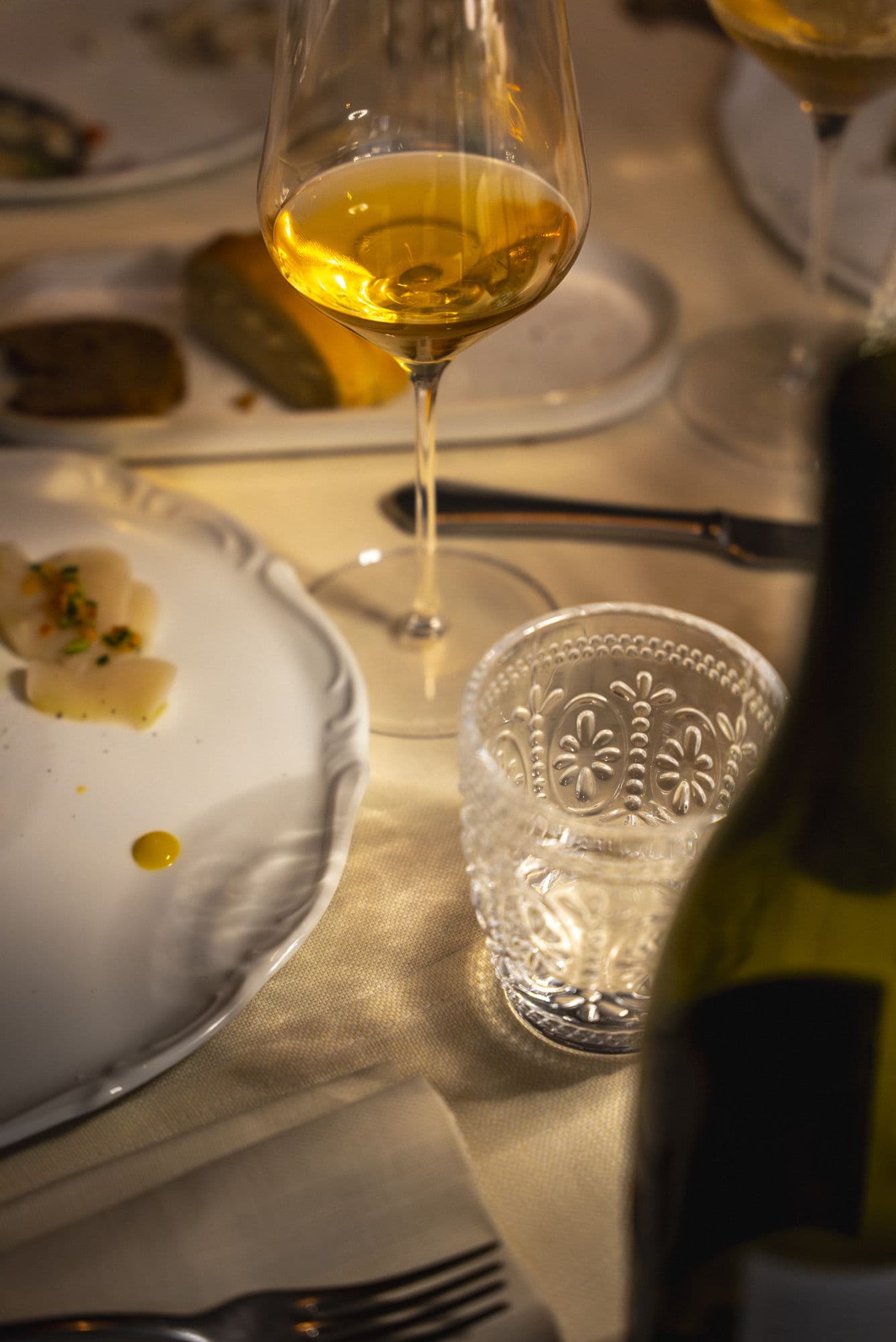 Gläser und Flaschen im Keller der Trattoria Le Nuvole